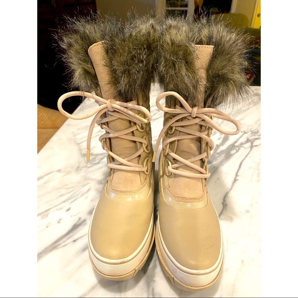 Like New Sorel Snow Boots